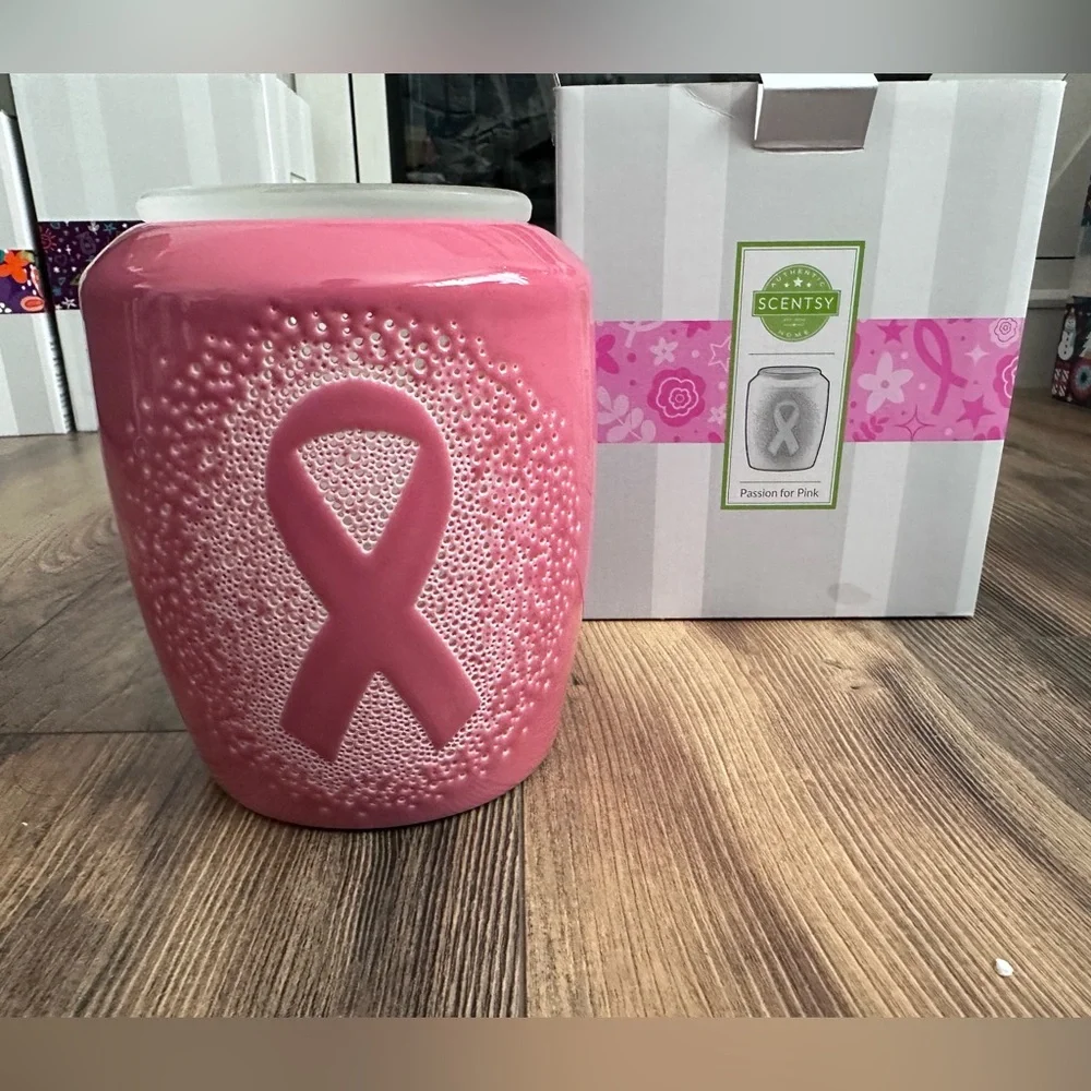 Scentsy Passion for Pink Warmer - Picture 1 of 6